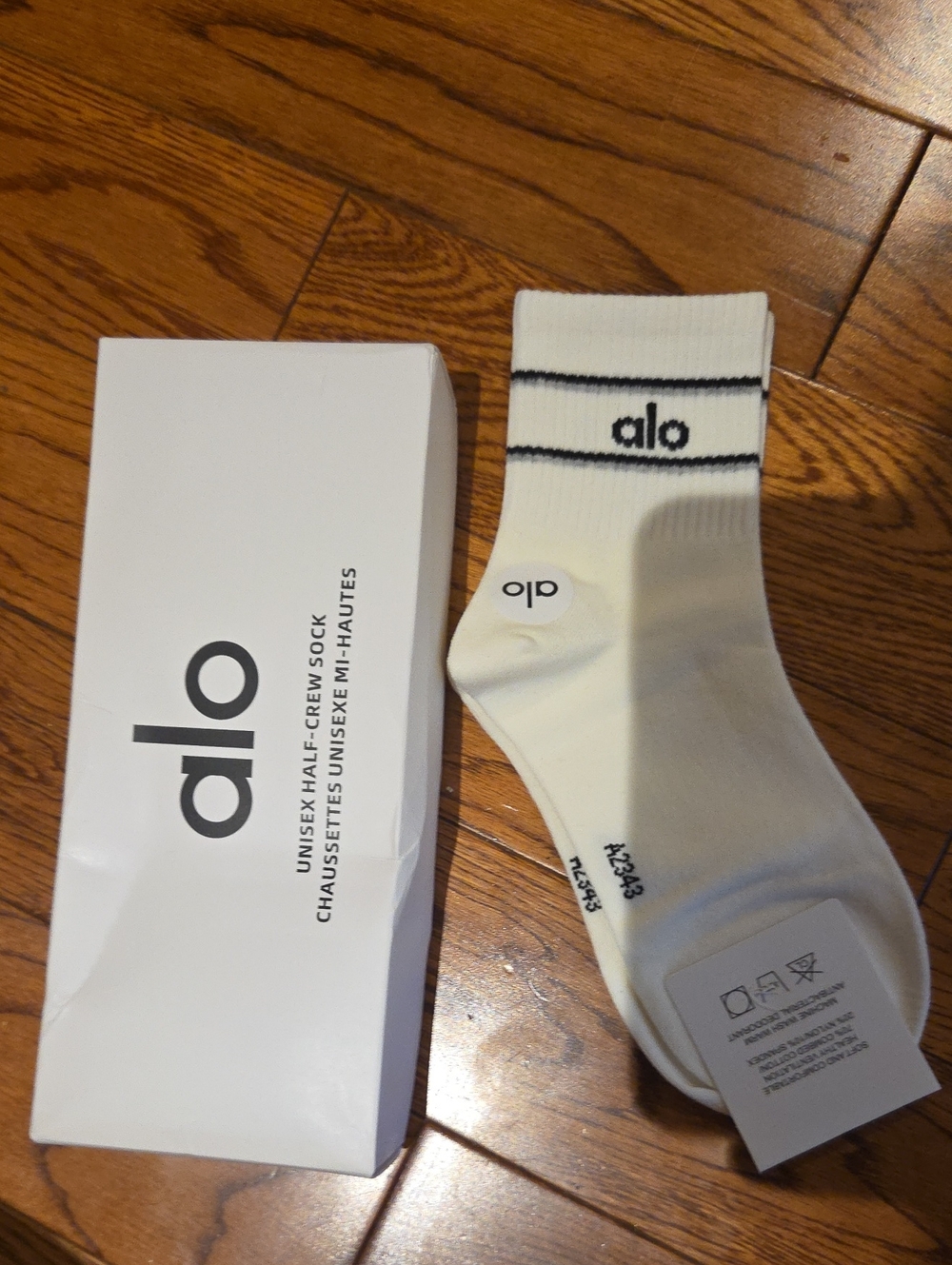 ALO Yoga Cream Crew Socks with Black Double Stripe